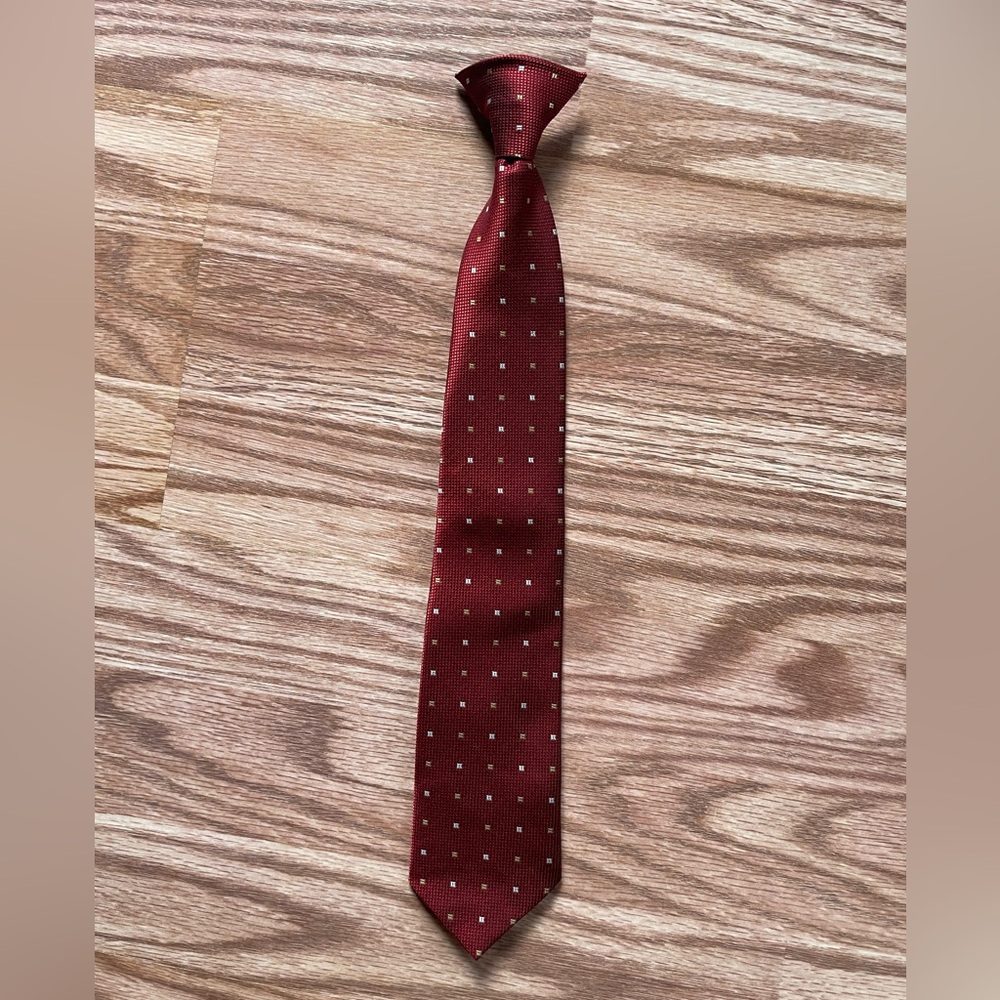 Boy's clip-on Necktie Tie 14.5" Maroon with tan and white pattern